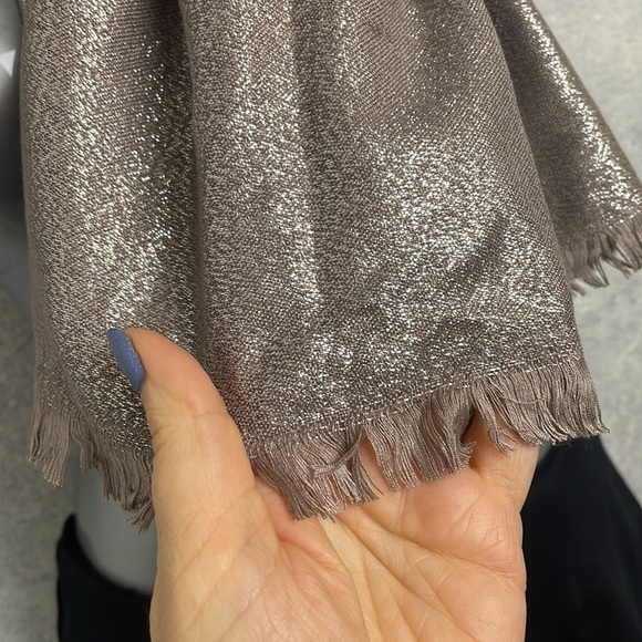 Miss Short Hair Elegant Pink Sparkle Scarf - Picture 4 of 10